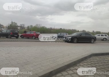 Шофьор на Ауди паркира автомобила си на велоалея в Пловдив