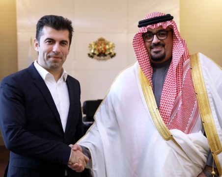 Кирил Петков се срещна с министъра на икономиката на Саудитска Арабия