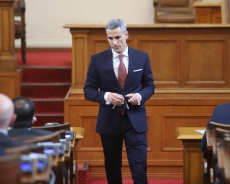 МОН за казуса Андрей Гюров: Дипломата е валидна