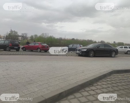 Пловдивчанин изтипоса аудито си на велоалея в близост до почти празен паркинг