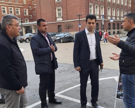 Премиерът разговаря с протестиращите полицаи