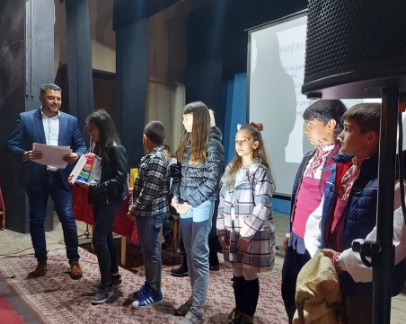 Жителите на село Устина посрещнаха кмета на община 