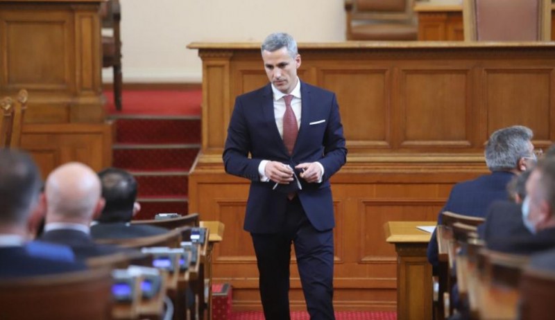 МОН за казуса Андрей Гюров: Дипломата е валидна