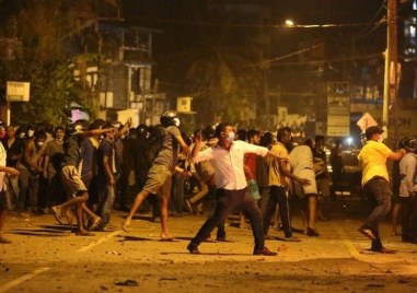 В Шри Ланка е обявен 36 часов полицейски час а в