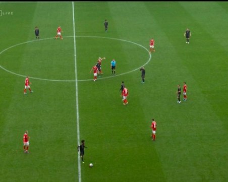 Байерн Мюнхен игра с 12 души на терена, очаква се решение на ГФС