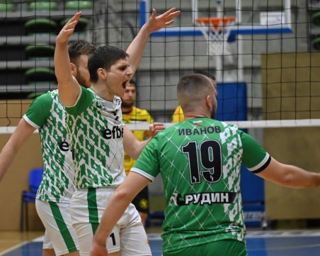 Берое спечели плейаута в Пловдив и остава в СуперВолей
