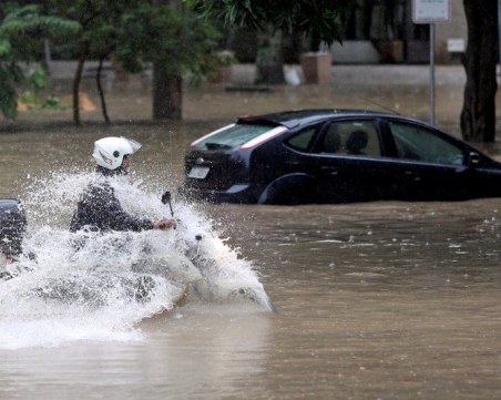 Най-малко девет загинаха при поройни дъждове в Бразилия