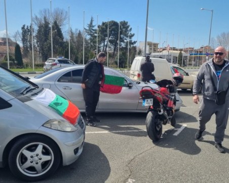 Шофьори от Несебър на протест срещу цените на горивата, подкрепиха ги и украинци