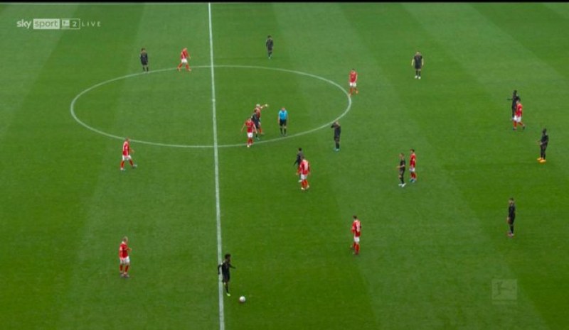 Байерн Мюнхен игра с 12 души на терена, очаква се решение на ГФС