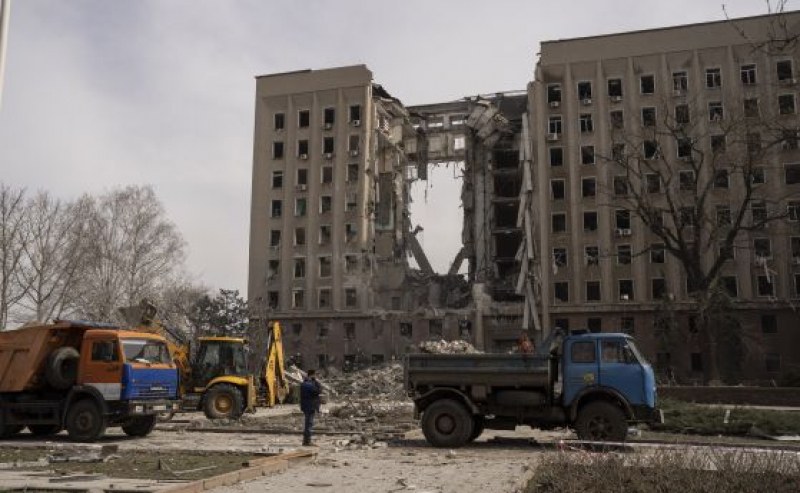 Броят на загиналите от руския удар по областната административна сграда