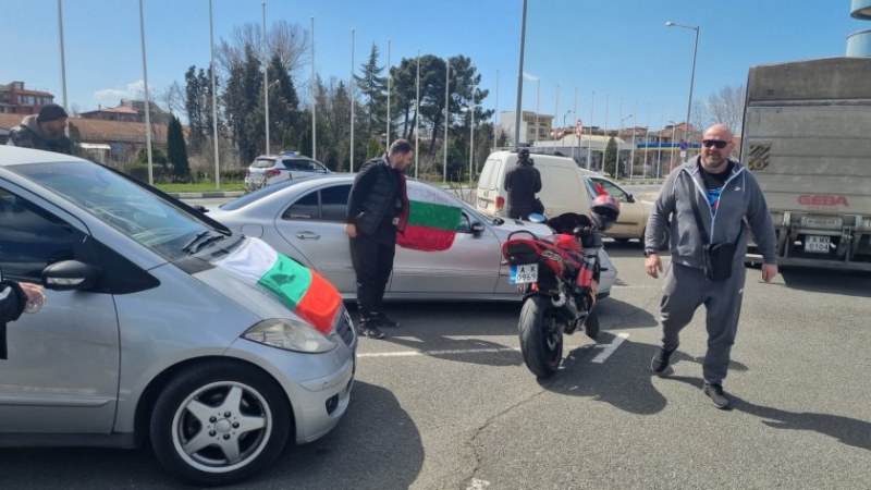 Шофьори от Несебър на протест срещу цените на горивата, подкрепиха ги и украинци