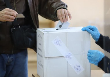 Сърбия гласува днес В страната се провеждат предсрочни парламентарни и