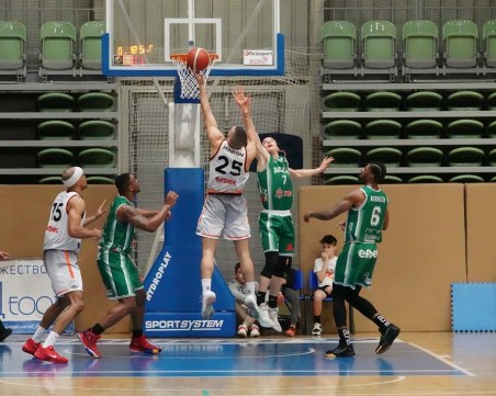 Страхотен Академик подчини Балкан