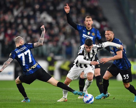 Интер излъга Ювентус и продължава борбата за титлата