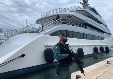 Федерални агенти от САЩ и испанската Гражданска гвардия претърсиха яхтата