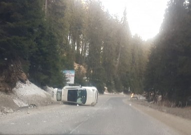 Кола се обърна на пътя Смолян Асеновград Инцидентът е станал в