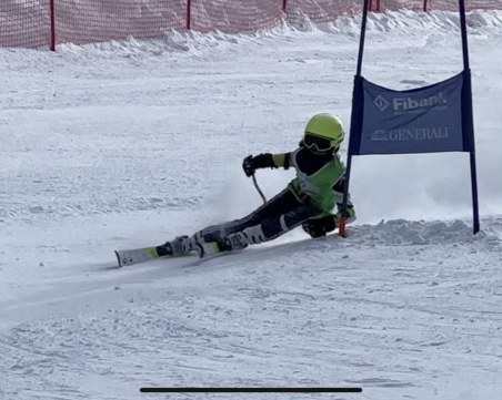 Пловдивчанка е №1 сред скиорките в младшата възраст на България