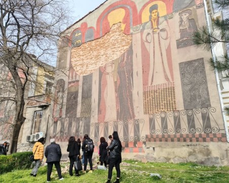 Укрепват спешно сграфитото