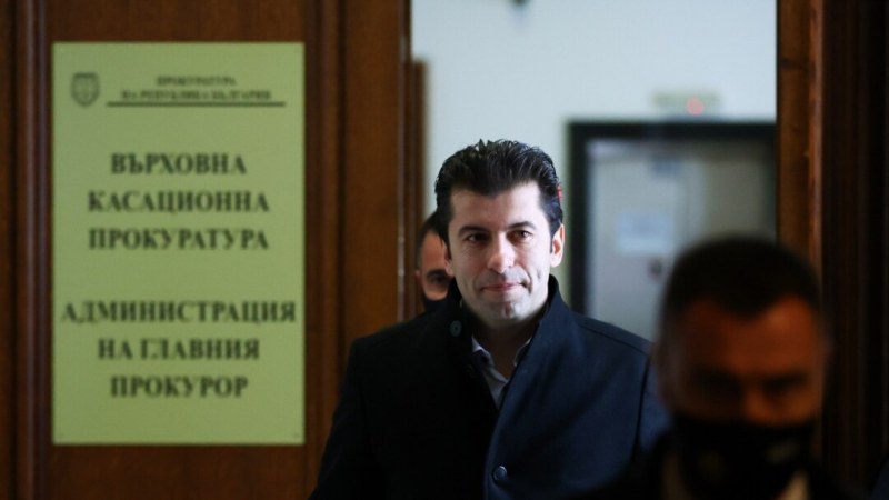 Кирил Петков се яви на разпит в прокуратурата