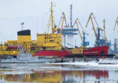Украйна съобщи за товарен кораб който потъва в обсаденото украинско