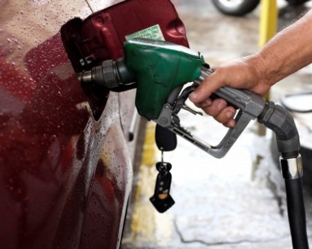 Експерти: Възможно е бензинът у нас да стигне 4 лева