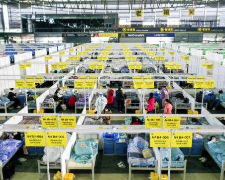 Локдаунът в Шанхай е удължен, изолират заразените в карантинни центрове