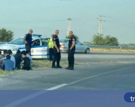 Съдят 19-годишен за трафик на мигранти край Карлово