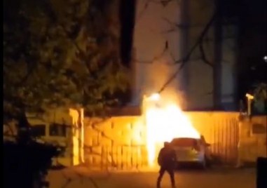 Инцидент пред руското посолство в Букурещ Мъж се самозапали пред
