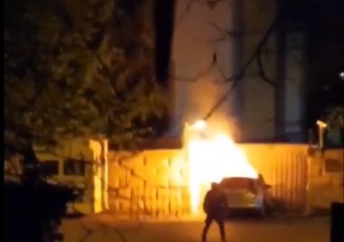 Инцидент пред руското посолство в Букурещ Мъж се самозапали пред