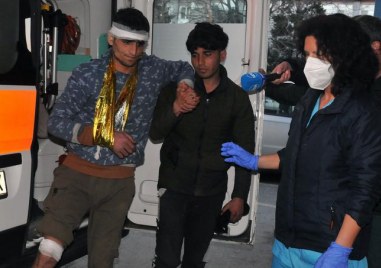 Четирима афганистанци и двама българи остават на лечение в бургаската