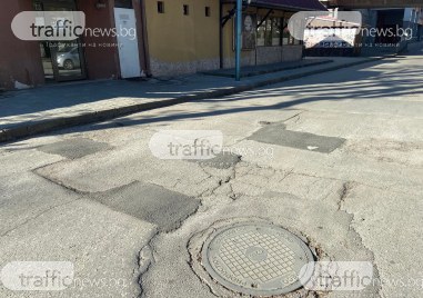 Дълбоките дупки по бул Марица които тормозиха гражданите на Кършияка