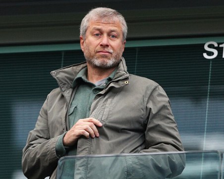 Абрамович иска заеми от приятели, за да се разплати с Челси