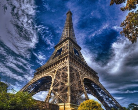 Колко тежи Айфеловата кула