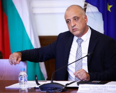 Министерски съвет иска от президента да уволни шефа на НСО Емил Тонев