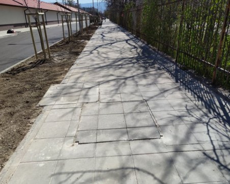 Строители си оставиха ръцете по ул. 