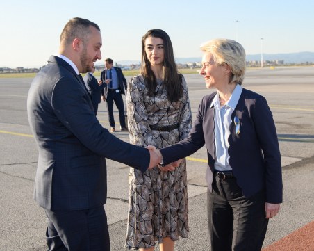 Урсула фон дер Лайен пристигна в София