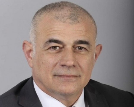 Увеличават заплатите на социалните работници