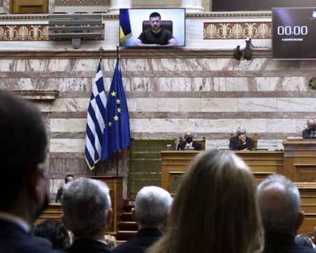 Зеленски пред гръцкия парламент: Тези, които шантажират Европа, винаги губят