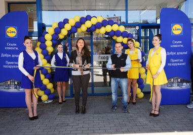 Лидл България откри днес своя обновен магазин в гр Пловдив