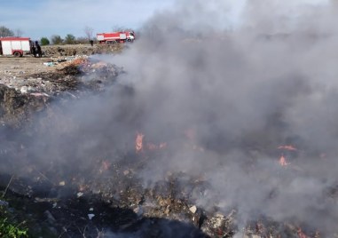 Гъст дим съпроводен с неприятна миризма се разпростира край Първенец