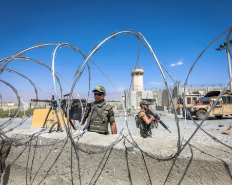 Четирима американски военни са ранени при ракетно нападение в Сирия