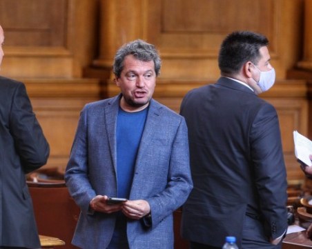 Депутатите на ИТН напуснаха пленарната зала в парламента, разсърдиха се на ПП