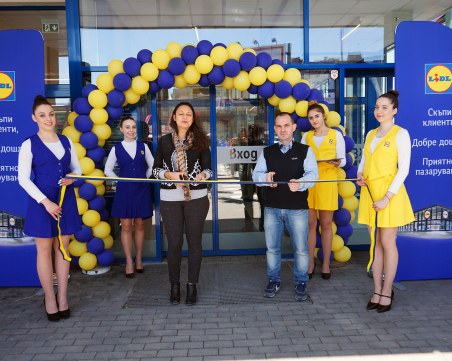 Един от магазините на Lidl в Пловдив отваря врати с обновена визия