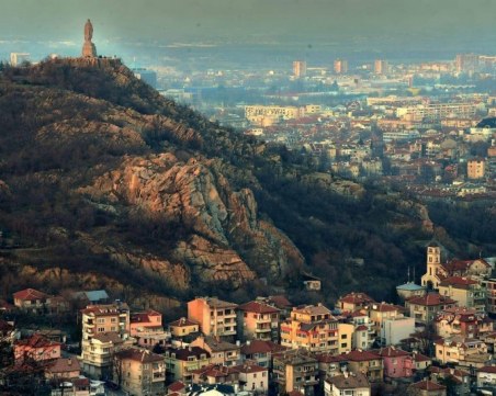 Топла и слънчева събота, в неделя идва дъжд