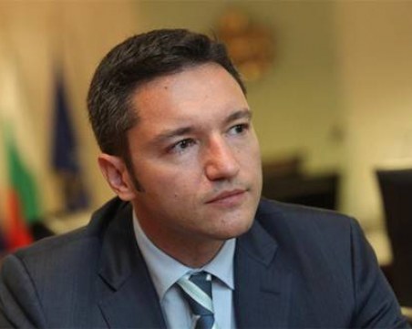 Вигенин: Изпращането на оръжие в Украйна е ангажиране в конфликта, българите не желаят това