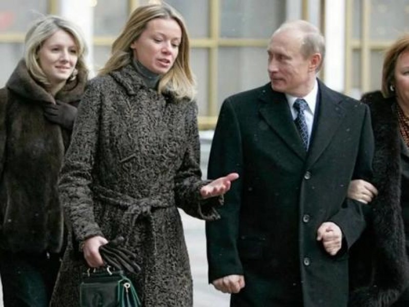 ЕС наложи санкции на дъщерите на Путин