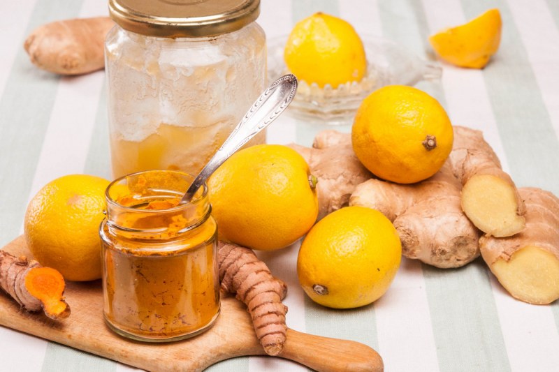 Свежо и полезно - Рецепта за лимонада с джинджифил и куркума