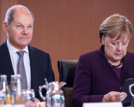 Олаф Шолц: Германия трябва да спре вноса на руски петрол