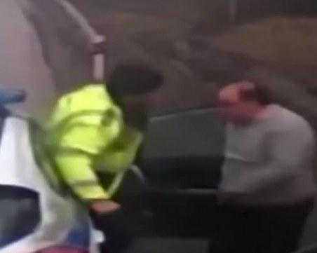 Отстраниха полицая, ударил турски тираджия на АМ Тракия