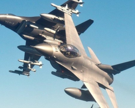 Русия: Изтребител на НАТО е навлязъл във въздушното ни пространство